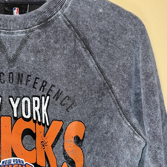 NWOT NBA Youth Heathered Gray New York Knicks Fleece Crew Sweatshirt - Picture 4 of 8
